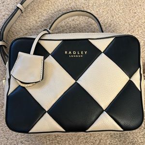 New without tag Crossbody bag with also a front handle by Radley London